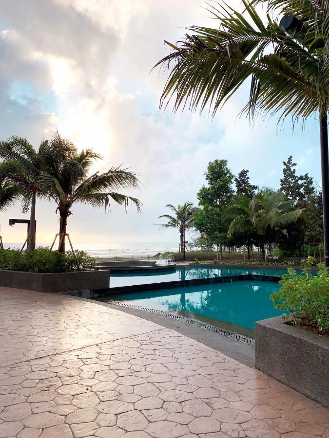 Timur Bay Groundfloor Pool & Seaview Куантан Экстерьер фото